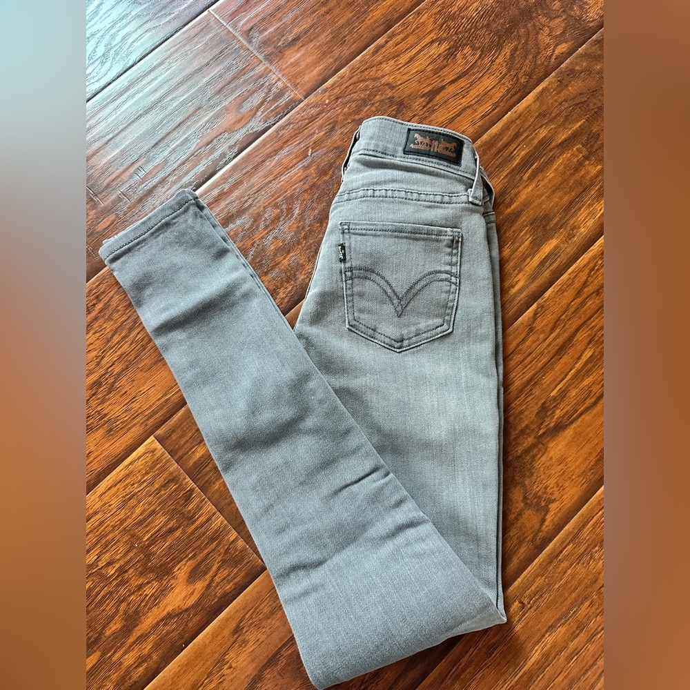 Levi's Women's Skinny Jeans in Gray
